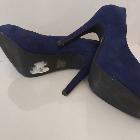 Le Chateau Purple Heels - Picture 5 of 6